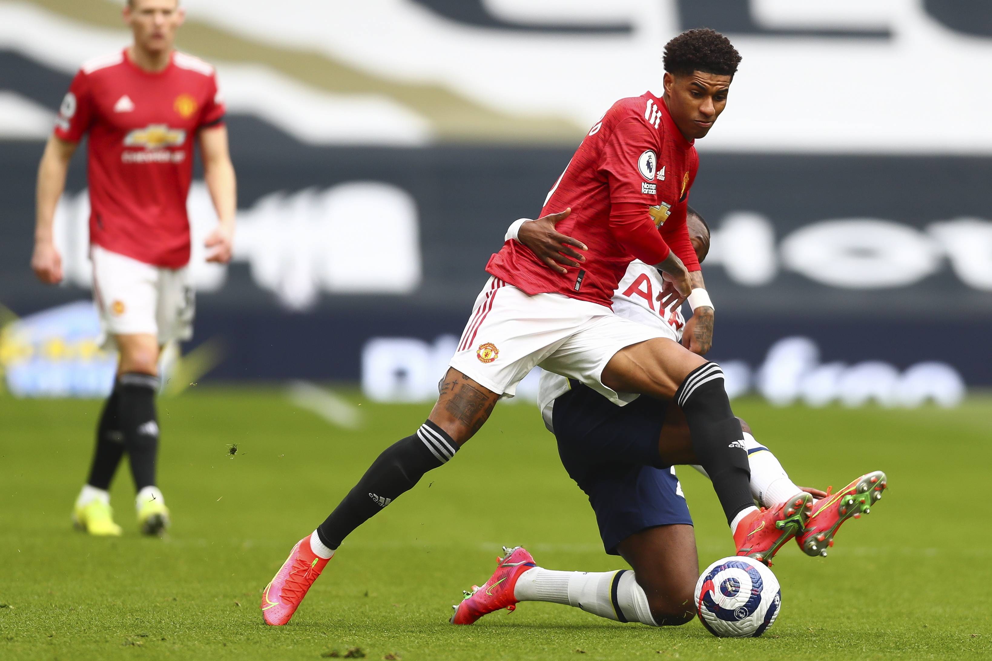 战术分析：姆巴佩转会皇马为何挣扎？球队应该如何改变？